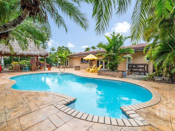 8700 SW 159th St, Palmetto Bay FL 33157