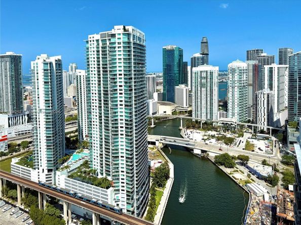 185 SW 7th St 4209, Miami FL 33130