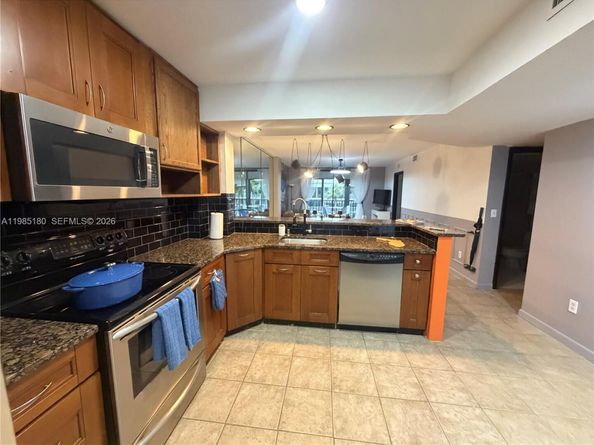 896 N Federal Hwy 326, Lantana FL 33462
