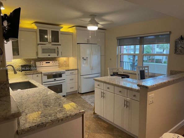 281 S Hollybrook Dr 50205, Pembroke Pines FL 33025