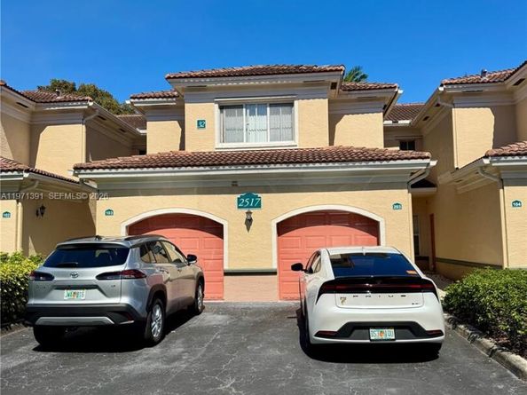 2517 Centergate Dr 203, Miramar FL 33025