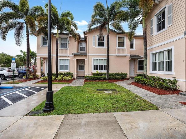 2884 SE 2nd Dr, Homestead FL 33033