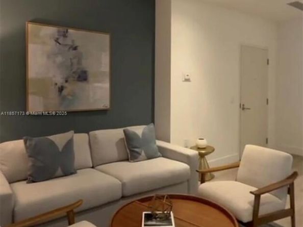 229 SW 9th St 403, Miami FL 33130