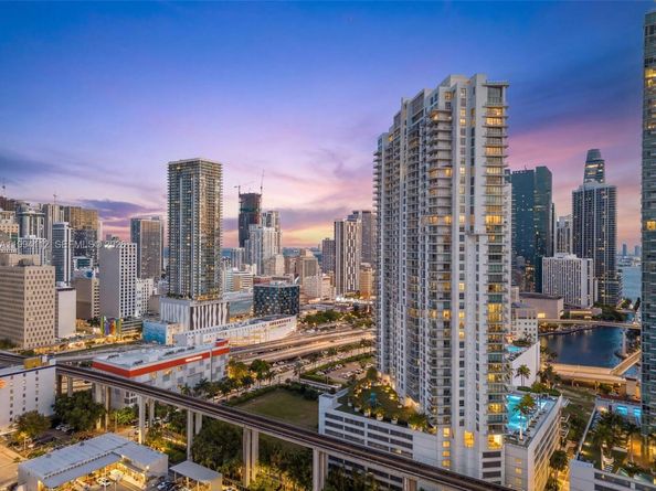 90 SW 3rd St 1105, Miami FL 33130