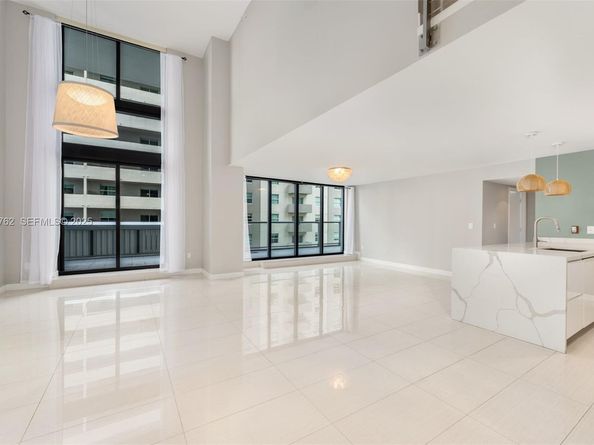 1111 SW 1st Ave 721N, Miami FL 33130