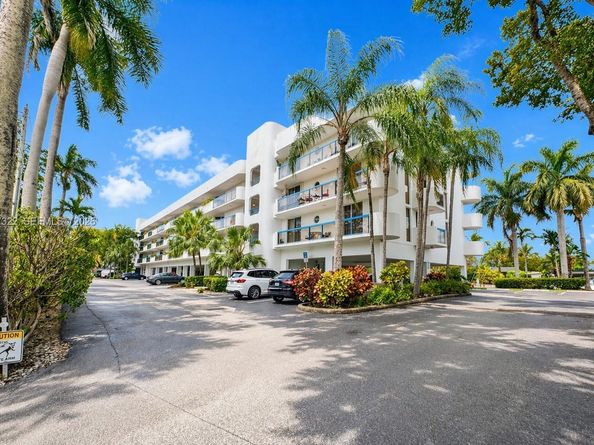2370 NE 135th St 405, North Miami FL 33181