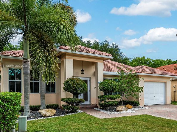 13946 S Cypress Cove Cir, Davie FL 33325