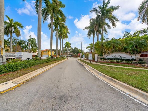 14734 Via Tivoli Ct, Davie FL 33325