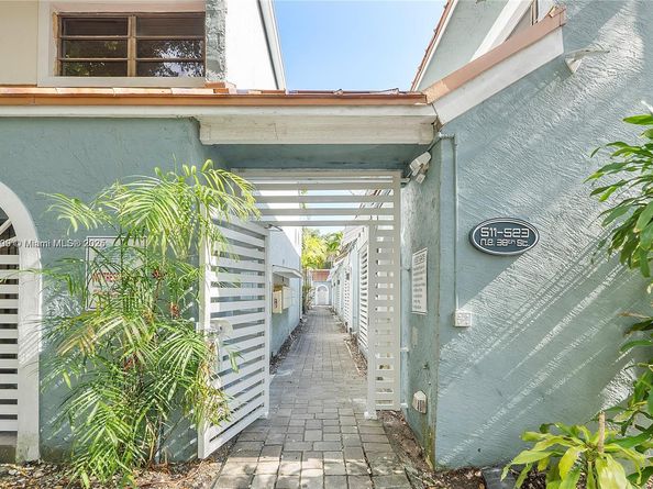 517 NE 38th St 9, Miami FL 33137