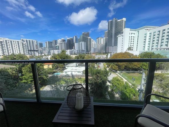 201 SW 17th Rd 607, Miami FL 33129