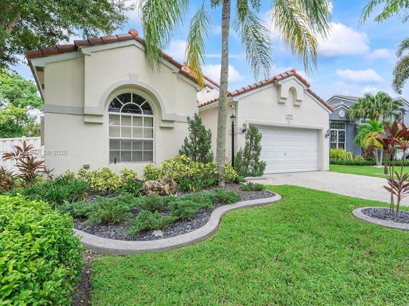 1572 NW 135th Ave, Pembroke Pines FL 33028