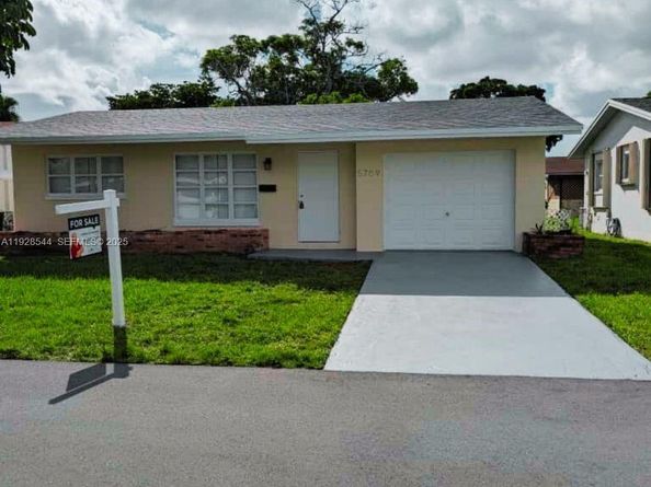 5709 NW 64th Way, Tamarac FL 33321