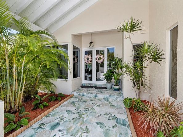 17640 Old Cutler Rd, Palmetto Bay FL 33157