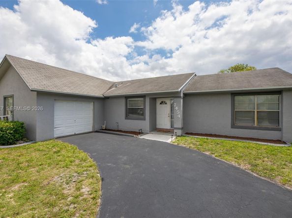 7454 NW 48th Pl, Lauderhill FL 33319