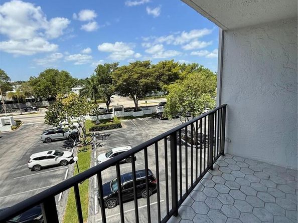 1000 Parkview Dr 407, Hallandale Beach FL 33009