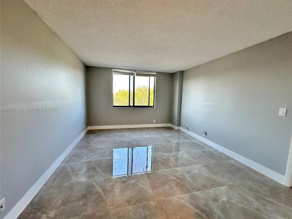 901 Hillcrest Dr 315, Hollywood FL 33021