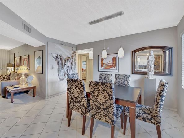 4000 NW 44th Ave 405, Lauderdale Lakes FL 33319