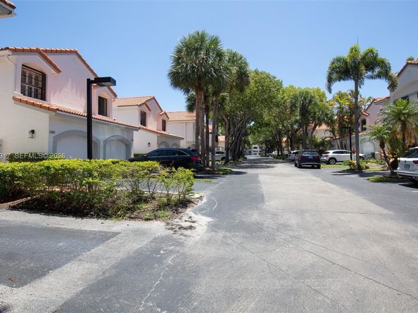 3525 Magellan Cir 626, Aventura FL 33180