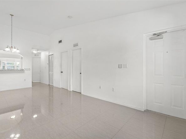 985 NE 34th Ave 202, Homestead FL 33033