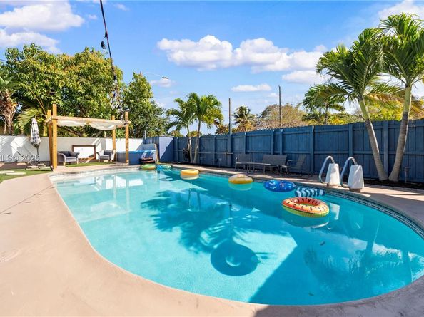 1300 NW 7th Ave, Fort Lauderdale FL 33311