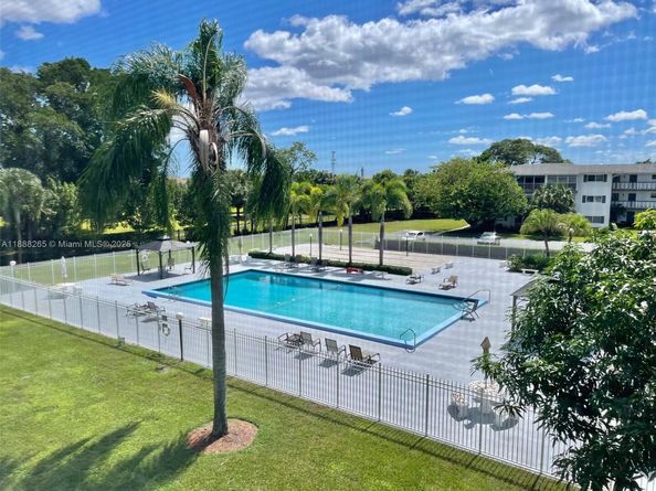 1101 Hillcrest Ct 307, Hollywood FL 33021