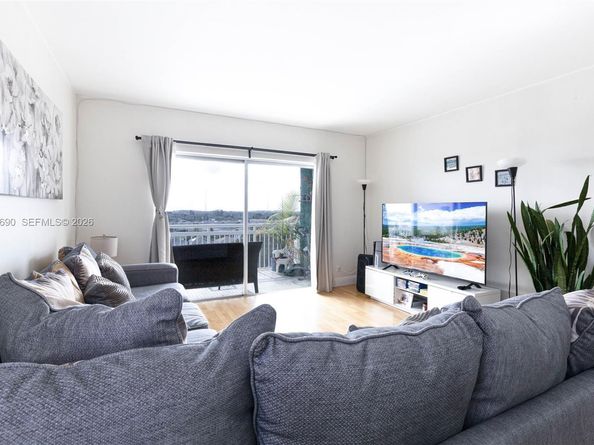 4400 Hillcrest Dr 901B, Hollywood FL 33021