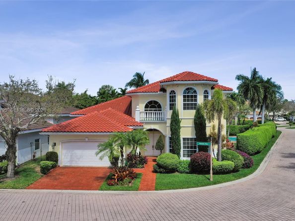 901 Manatee Way, Hollywood FL 33019