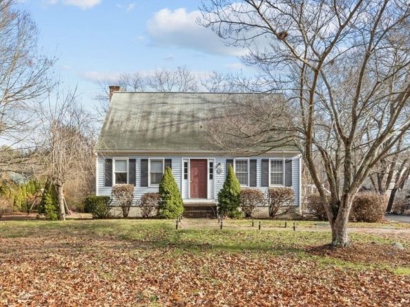 19 Leonard St, Lakeville MA 02347