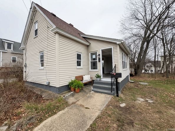 448 Pleasant St, Gardner MA 01440