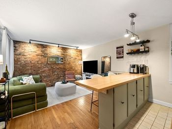 10 Henchman St