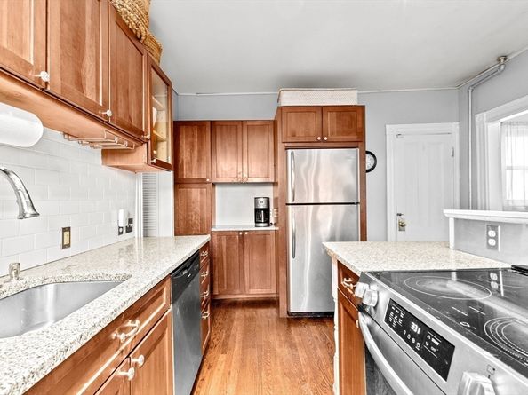 14-16 Cottage Pl 14, Newton MA 02465