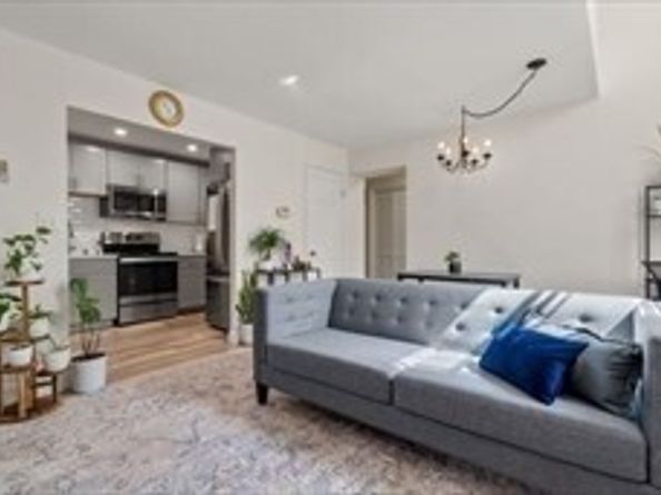 35 Flint 106, Salem MA 01970