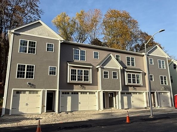 63 North St A, Worcester MA 01605