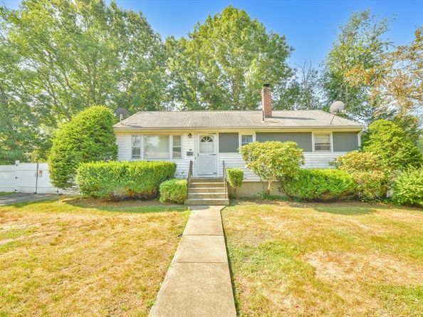 26 Knights Crescent St, Randolph MA 02368