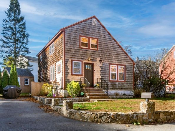 39 Central St, Middleton MA 01949