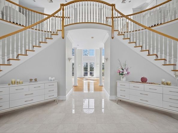 11 Elizabeth Way, Lynnfield MA 01940