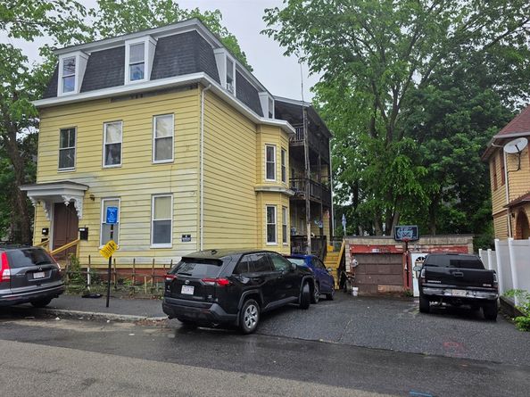 4 Home St, Worcester MA 01609