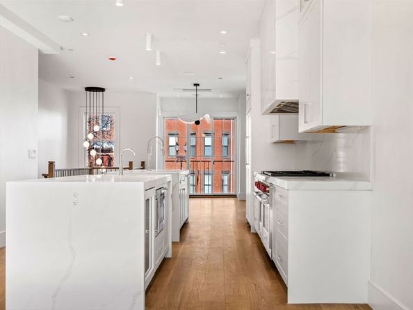 561 East Broadway 561, Boston MA 02127