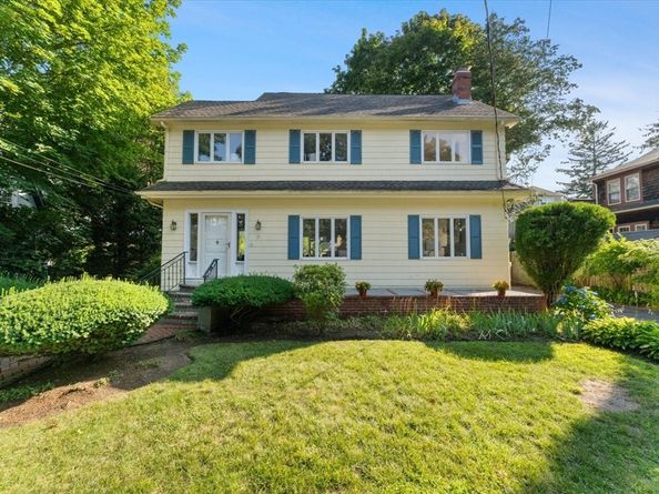 17 Preston Beach Rd, Marblehead MA 01945