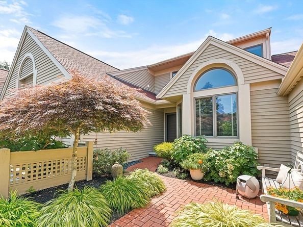 7 Wainwright Road 113, Winchester MA 01890