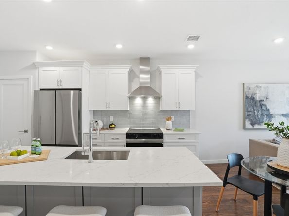 267 Old Colony 602, Boston MA 02127