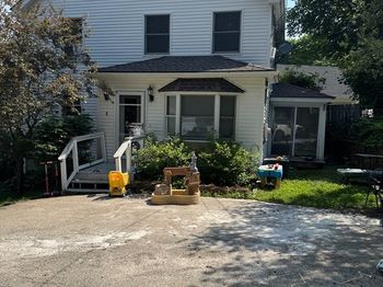 8 Windsor Ln