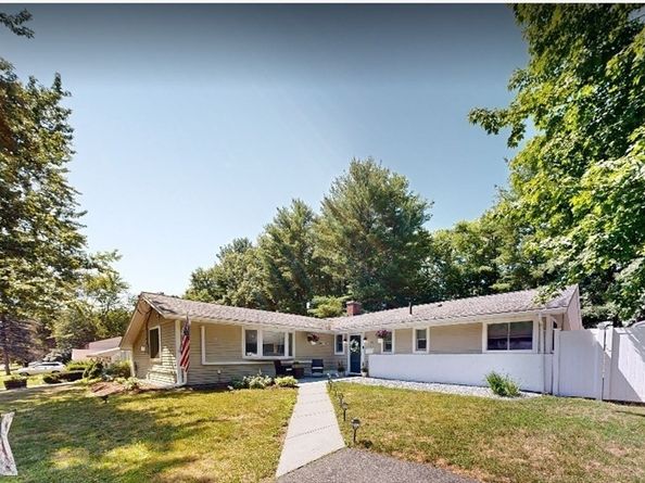 22 Corrine Dr, Framingham MA 01701