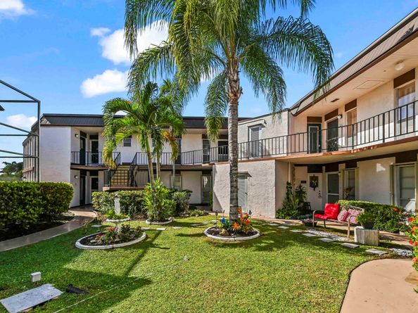 6 Greenway N 212, Royal Palm Beach FL 33411