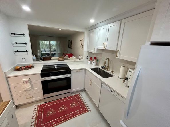 3060 Holiday Springs Blvd 102, Margate FL 33063