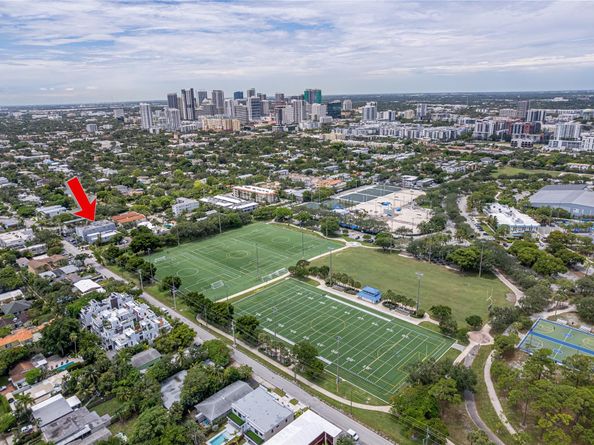 609 NE 13th Ave 303, Fort Lauderdale FL 33304