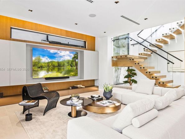 325 W 63rd Street, Miami Beach FL 33141