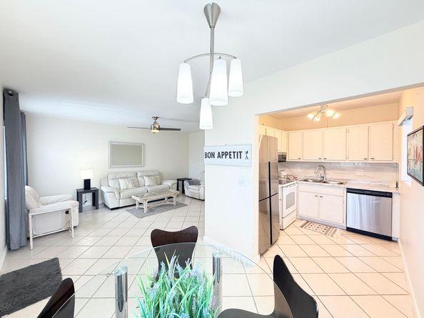 2880 Lake Osborne Drive 205, Lake Worth Beach FL 33461