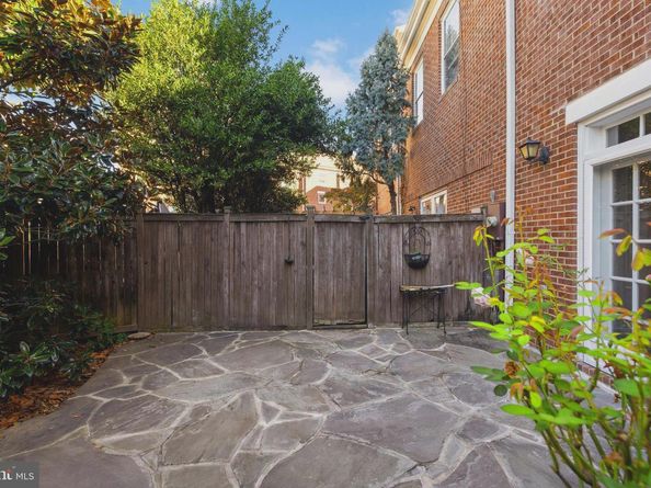 211 S West Street S, Alexandria VA 22314