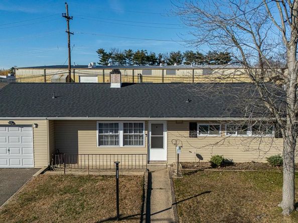 111 Border Rock Road, Levittown PA 19057